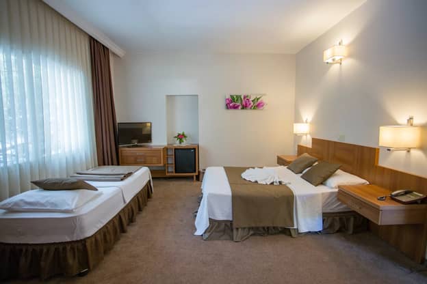 Balkonsuz Deniz Manzaralı 3 Kişilik